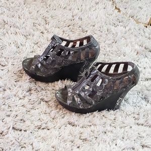 Nadara gray and silver wedges.